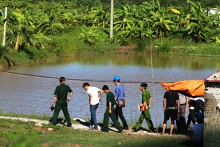 Truy bắt nhóm thanh niên dùng súng hoa cải bắn vào chòi canh đầm tôm