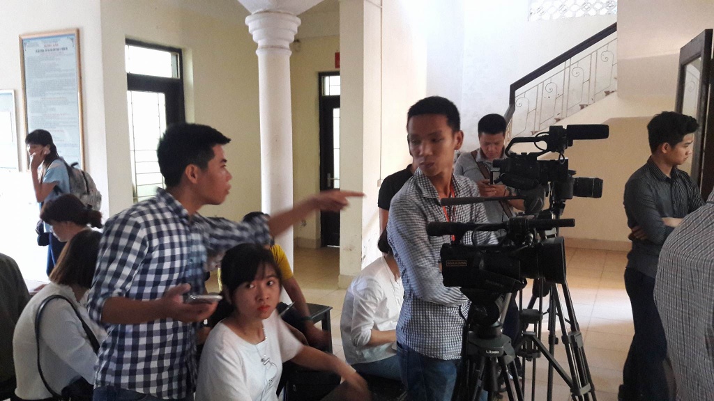 dang xet xu vu an dong tam 14 cuu can bo xa va huyen hau toa
