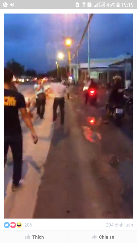 phong vien bao thanh nien bi choi da o tram thu phi cai lay