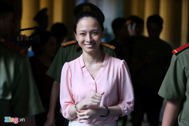 quyet dinh tam dinh chi dieu tra co keo dai vu an hoa hau phuong nga