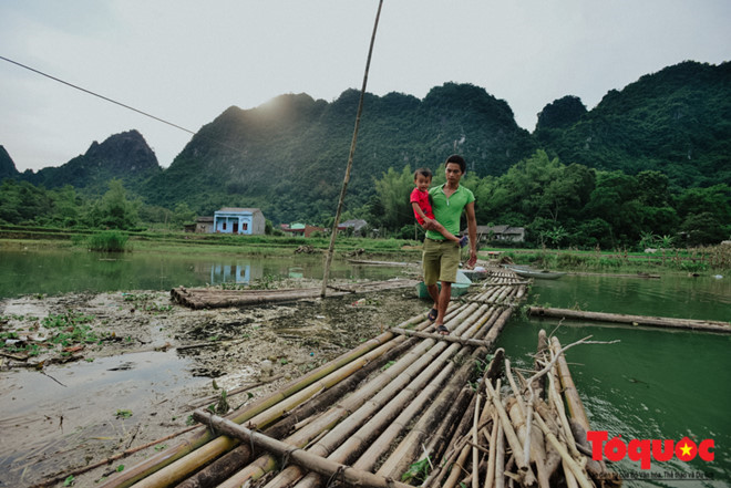 lang son mua mua lu nguoi dan qua cau phao tam bang tre nua