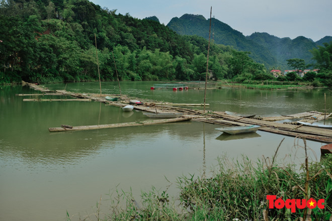 lang son mua mua lu nguoi dan qua cau phao tam bang tre nua