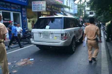 loi nhan chung vu xe range rover tong truc dien be trai