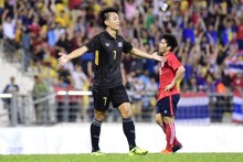 Bóng đá nam SEA GAMES 29: Thắng Philippines, Thái Lan phả hơi nóng vào gáy U22 Việt Nam