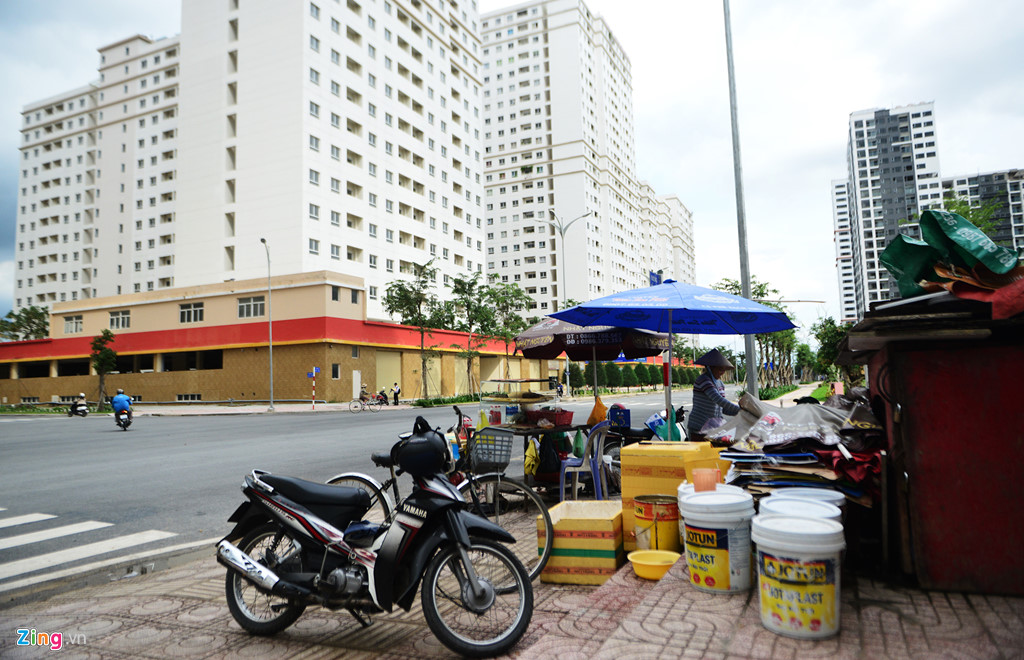 toan canh khu tai dinh cu lon nhat tphcm khong nguoi o