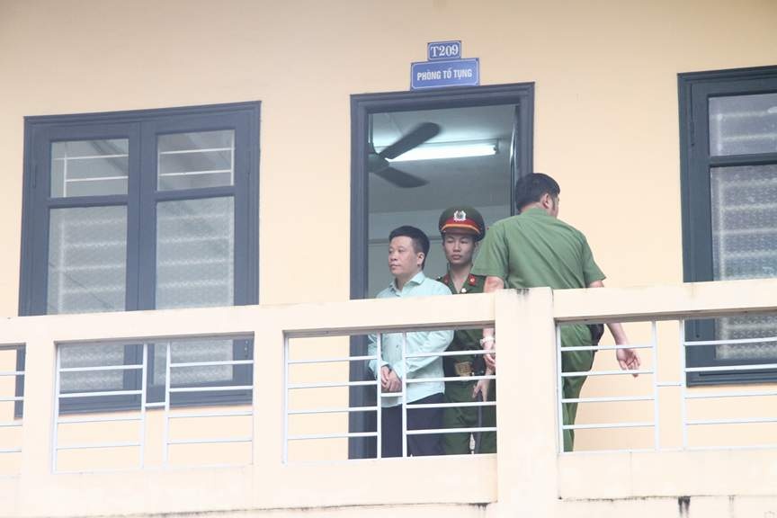 truc tiep phien toa vu ha van tham sang 298 ong nguyen xuan son tuoi cuoi khi den toa