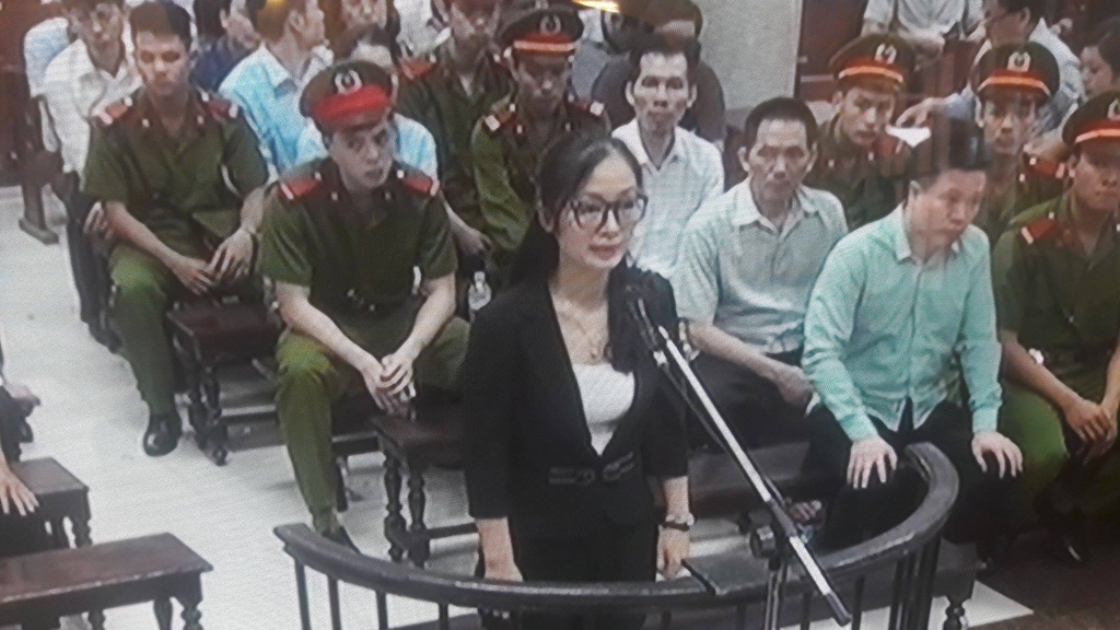 truc tiep phien toa vu ha van tham sang 318 nhan qua nhieu tien cuu tong giam doc oceanbank khong nho duoc het
