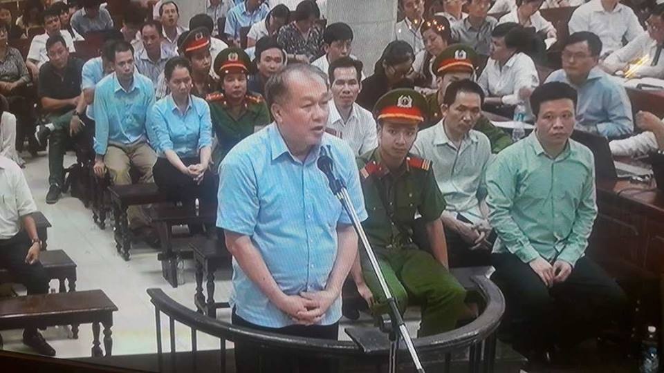 truc tiep phien toa vu ha van tham chieu 318 truy so tien gay thiet hai chi lai ngoai