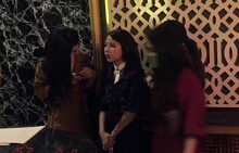 Kiểm tra nhà hàng Ruby, bảo vệ hô hoán chốt cửa không cho vào