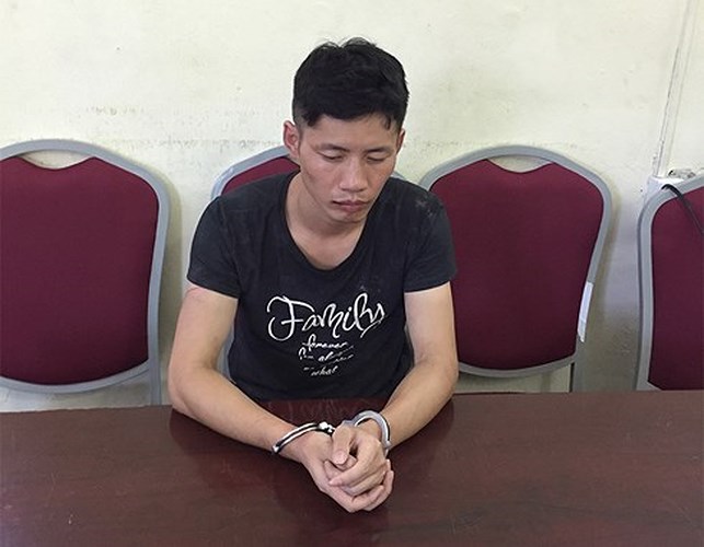 cuoc thao chay nhu phim hanh dong cua 2 nguoi nuoc ngoai cuop o to tong canh sat