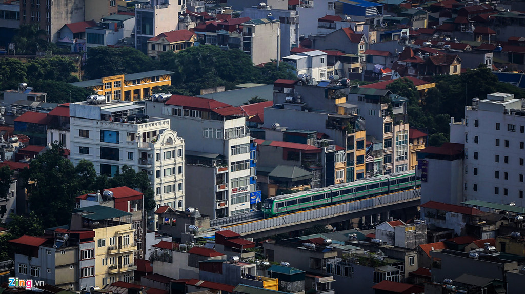 tau duong sat tren cao lan banh qua cac tuyen pho ha noi