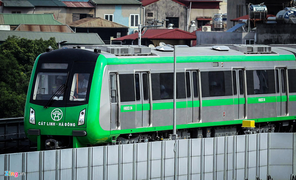 tau duong sat tren cao lan banh qua cac tuyen pho ha noi