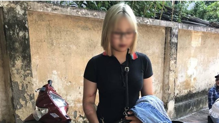thieu nu 15 tuoi vi pham giao thong tong gay chan dai uy canh sat co dong