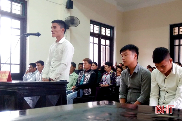 tranh nhau tra tien nhau danh ban ruou chan thuong so nao