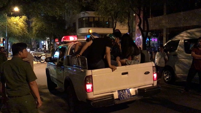 Kiểm tra nhà hàng phát hiện tiếp viên 'đi khách' với giá 5 triệu đồng kiem tra nha hang phat hien tiep vien di khach voi gia 5 trieu dong