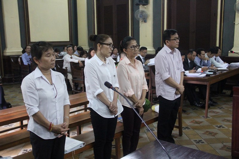 tong giam doc lua hang tram ti tu ban nha khu dat vang o tp hcm