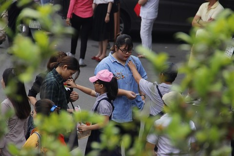 nguoi sai gon len chua mua vu lan bao hieu