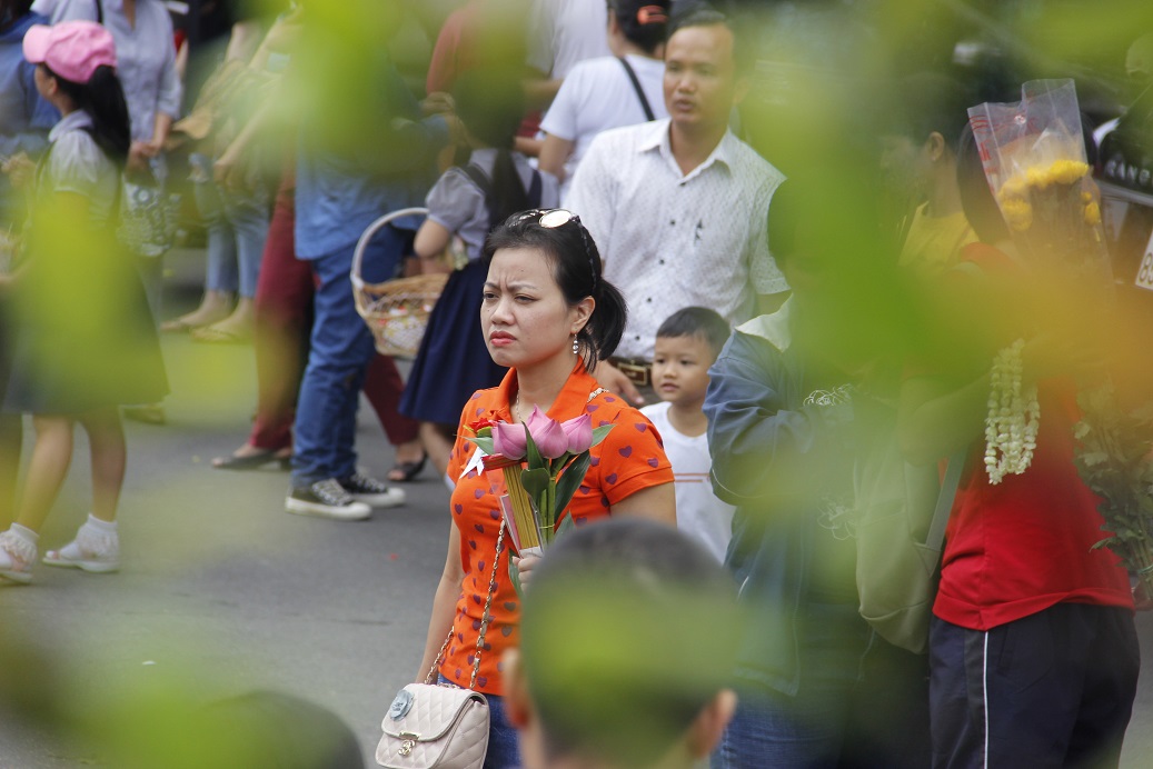 nguoi sai gon len chua mua vu lan bao hieu