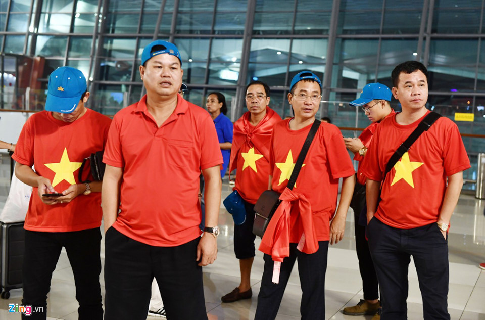 cdv viet nam met moi cho chuyen bay ve nuoc sau tran ban ket asiad