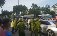 soc chap hai tay ra sau lung lai xe xuong deo prenn