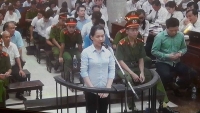 nam thanh nien bat coc be trai 3 tuoi doa phong hoa dot nha