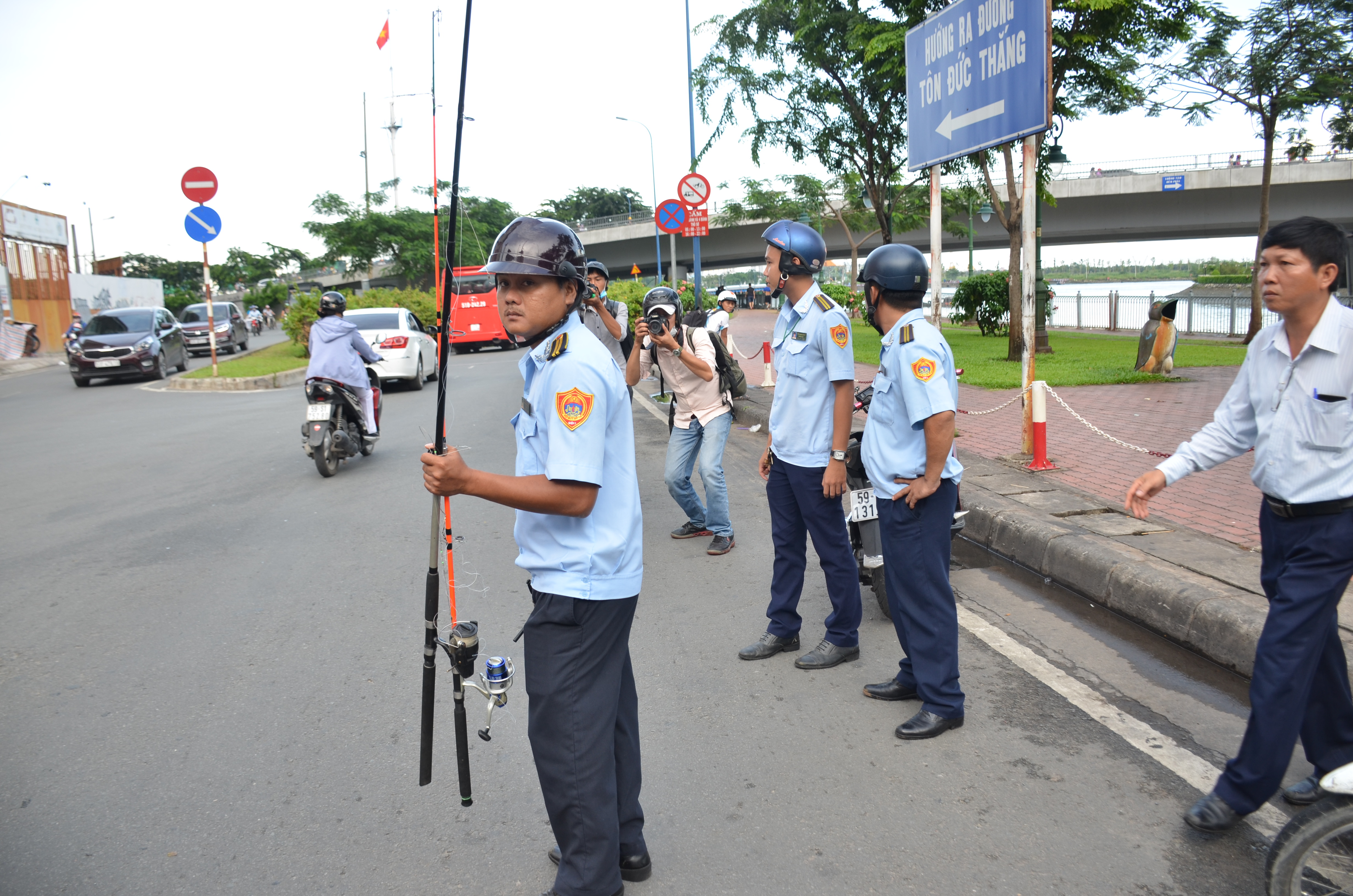 nhieu thanh nien cau ca bi ong doan ngoc hai tich thu can