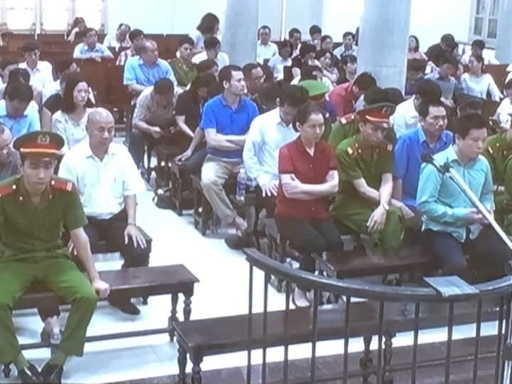 truc tiep phien toa vu an ha van tham sang 219 cac bi cao dua nhau roi nuoc mat