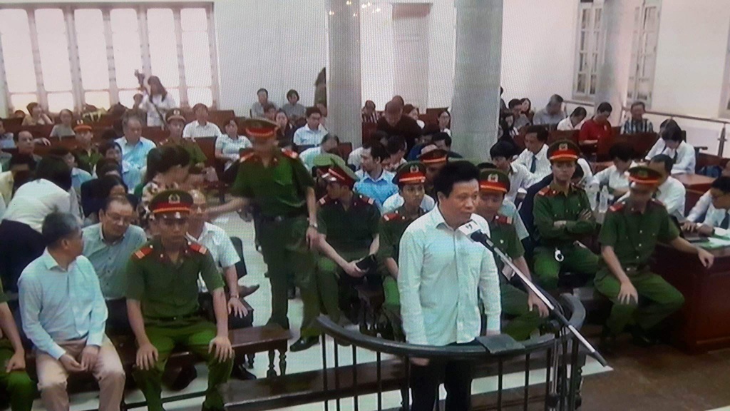 phien toa vu an ha van tham ngay 249 ha van tham va nguyen xuan son xin loi dong nghiep vi da lam lien doi