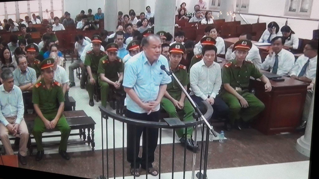 phien toa vu an ha van tham ngay 249 ha van tham va nguyen xuan son xin loi dong nghiep vi da lam lien doi