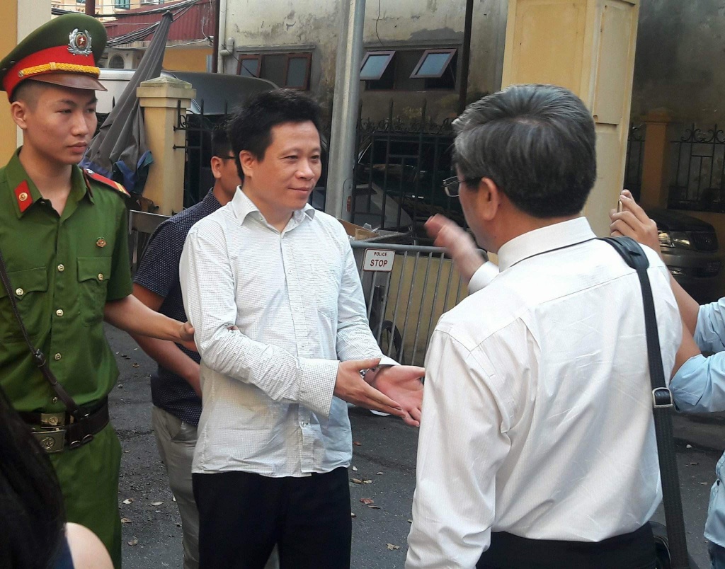 phien toa vu an ha van tham ngay 249 ha van tham va nguyen xuan son xin loi dong nghiep vi da lam lien doi