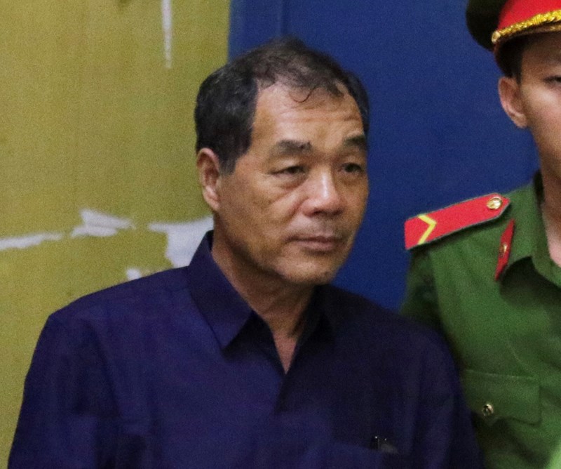 dai gia tram be chap nhan an tu bon nam