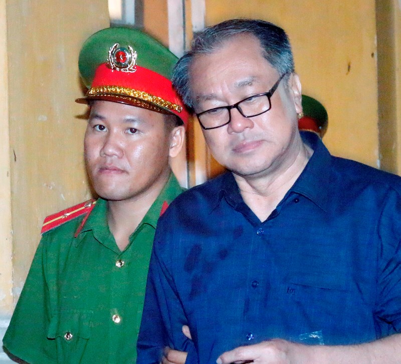 dai gia tram be chap nhan an tu bon nam
