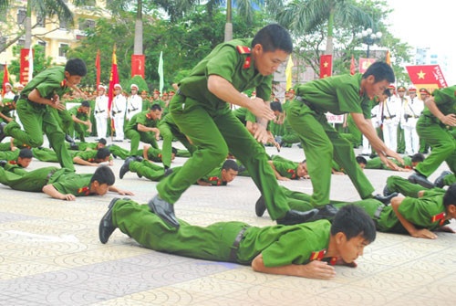 lam the nao de duoc tuyen vao linh nghia vu cong an
