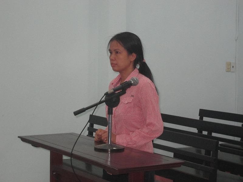 ho hang danh nhau trong thuong vi chiec xe ban hang rong