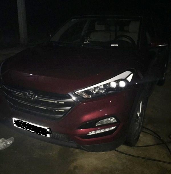 hoang hon phat hien qua min nang 02kg duoi gam xe o to cua minh