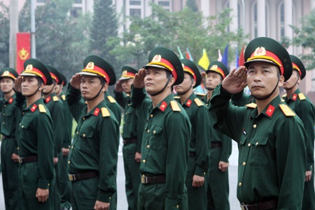 het thoi han tham gia nghia vu quan su co duoc chuyen sang quan nhan chuyen nghiep