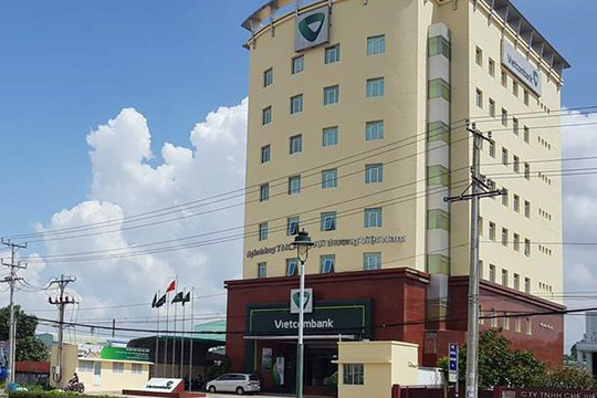 cuu giam doc vietcombank tay do cung thuoc cap gay that thoat hon 1800 ti dong