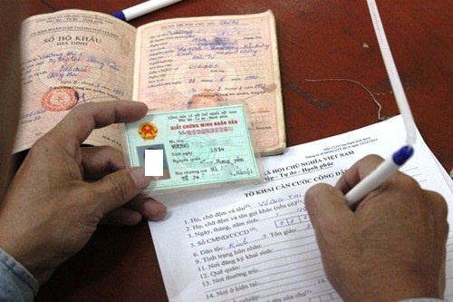 chung minh nhan dan qua han co bi phat khong