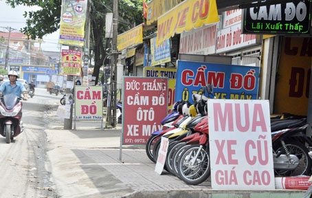 Người mua xe cũ không gặp chủ đứng tên, có được sang tên chính chủ? nguoi mua xe cu khong gap chu dung ten co duoc sang ten chinh chu