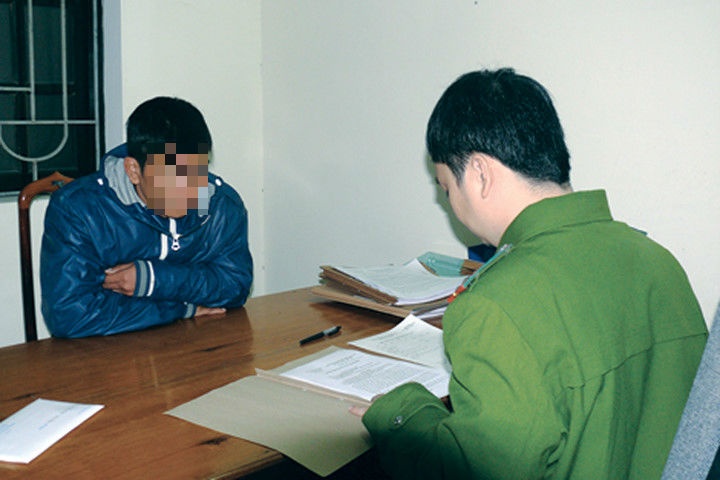cong an gui giay moi co bat buoc phai den lam viec