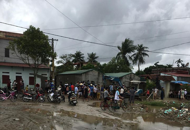 mot phu nu bi nuoc cuon xuong cong tu vong