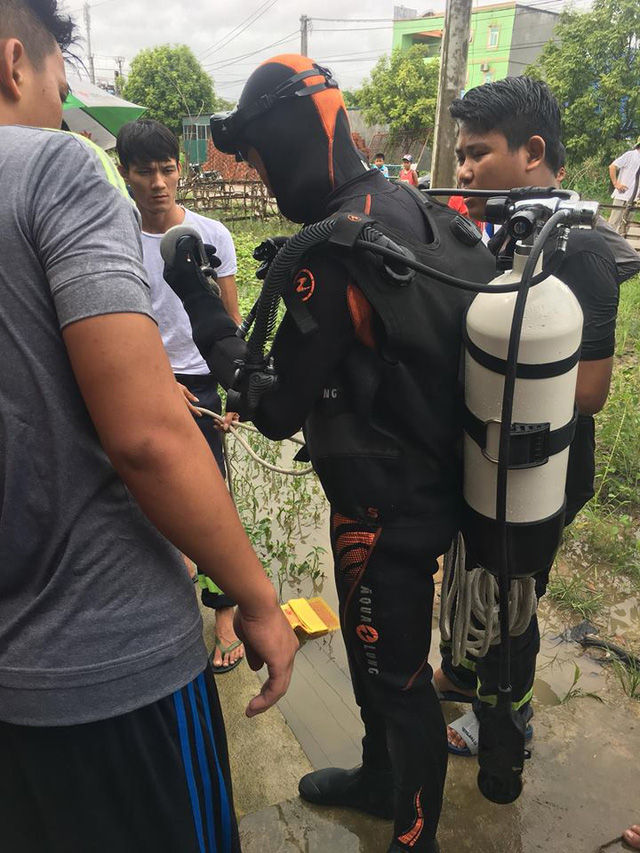 mot phu nu bi nuoc cuon xuong cong tu vong
