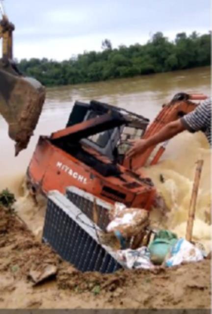 ai la nguoi quyet dinh nem may muc tien ti va de cau chay