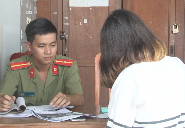 thieu nu tung tin ke bien thai rach tay quanh truong hoc de cau like