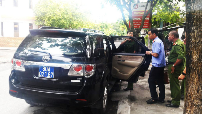 can canh tai san cua 8 can bo lien quan den vu nhom bi de nghi phong toa