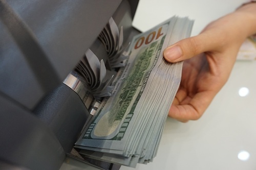 luat su viec phat 90 trieu dong vi doi 100 usd hop ve ly nhung chua thuan ve tinh