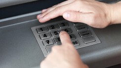 Tranh chấp tài khoản tại ngân hàng của Trường ĐH Hoa Sen