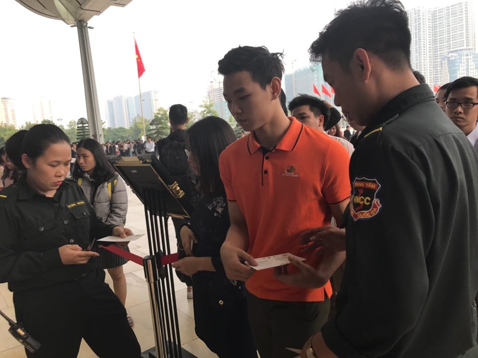 truc tiep jack ma tro chuyen voi sinh vien nu sinh cho 2 ngay khong mua duoc ve