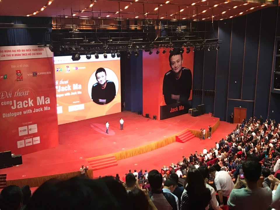 truc tiep jack ma tro chuyen voi sinh vien buoi trao doi chinh thuc bat dau