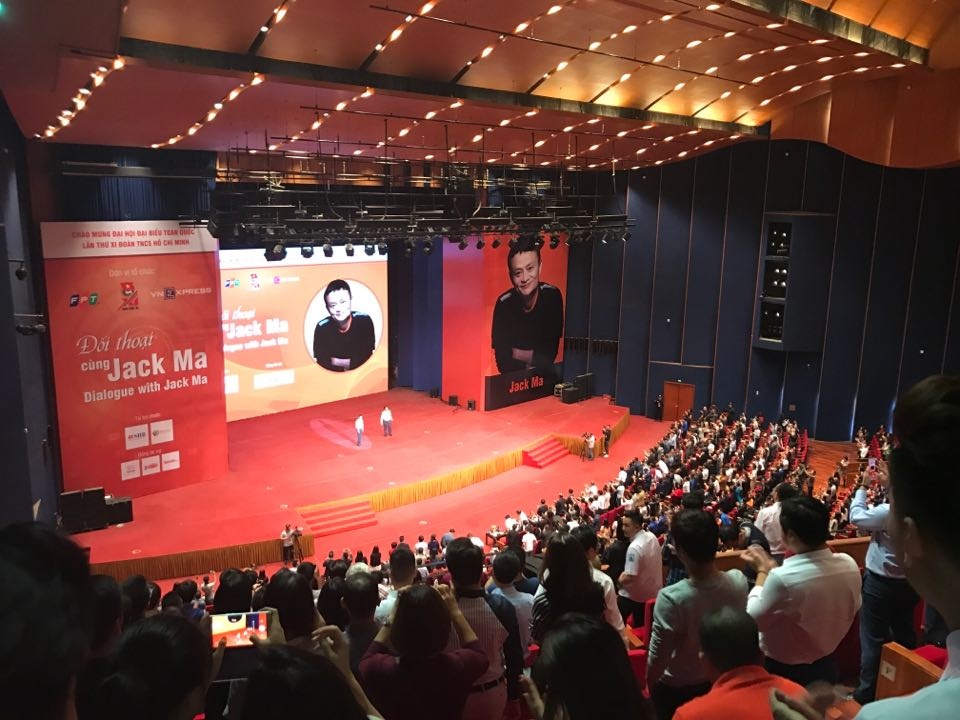 truc tiep jack ma tro chuyen voi sinh vien buoi trao doi chinh thuc bat dau